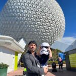 Johnny Galecki Instagram - #absolutehappiness Thank you to Mickey & gang for a magical post-holiday holiday. @disneyparks @waltdisneyworld #waltdisneyworld ❤️