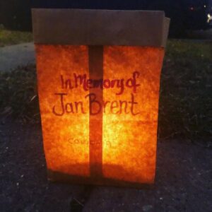 Johnny Galecki Instagram - My wonderful sister helped initiate this beautiful act in our hometown. I wish I was posting something a little more optimistic. But at over 316,000 US deaths and over 1.68 million deaths worldwide due to the virus, I’m sure, very sadly, at this point we all have someone we could light a candle for. Let’s do so. And most importantly, let’s do our very best to not be the cause of another candle being lit and the loss these families are feeling. Be well. Be safe. We are all sacrificing during these holidays. You are not alone. Much ❤️ The highest salute to those on the front lines risking themselves to do their best to keep us safe. Please... #stayhomestaysafe