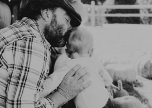 Johnny Galecki Instagram - #unlikelypal @randyhouser with #unlikelypalsnextgeneration rocking the pumpkin patch with love and laughter. Happy Autumn, All. XO. 📸: @kristajohnsonphotography