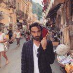 Johnny Galecki Instagram - #taormina Not jet lagged at all. #realmencarryparasols