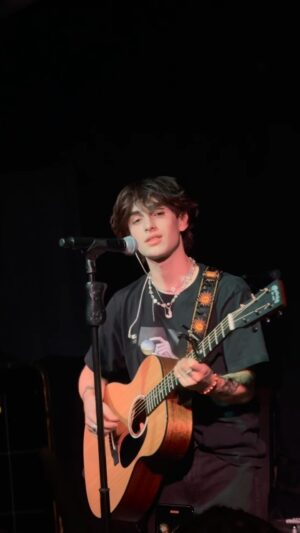 Johnny Orlando Instagram - One week till part 3 of The Ride drops. Here’s verse 1 of “thinking of me” 🦋
