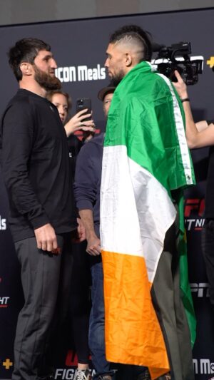 Johnny Walker Instagram - FACE OFF! Johnny Walker vs Magomed Ankalaev será o primejro main event do UFC em 2024 #ufcvegas