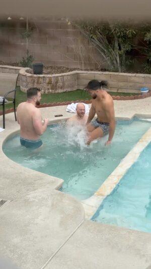 Johnny Walker Instagram - Cannon ball 🌊🌊🌊

@ufc @monsterenergy @platincasino.br @paradigmsports @motion.masters @coach_kavanagh @sbgireland @_thomascarty @jay_farrant_
