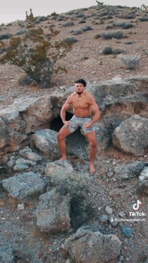 Johnny Walker Instagram - Waking up in the desert 🌵 

@monsterenergy @platincasino.br 

#desert #johnnywalker