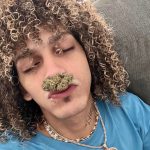 Jon Z Instagram - REPITE CONMIGO NO ES UNA DROGA ALGO QUE DIOS CREÓ 🙏🏽 HAPPY 420 🍁🫶🏽