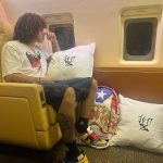 Jon Z Instagram - Los insectos siempre vienen cuando la lámpara empieza a brillar. Viajo Sin Ver 🛩️ #Pizzarap 🍕 #LocoHumildeyReal #LocoHumildeyRealTheAlbum 💿💿💿🔜🔜🔜 Loco, humilde y real