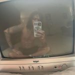 Jon Z Instagram - Hoy voy a 🚬 como 📺 👴 Sin 🎮 #PIZZARAP OUT NOW!! #LocoHumildeyReal 💿💿💿🔜🔜🔜 Museo de videojuegos