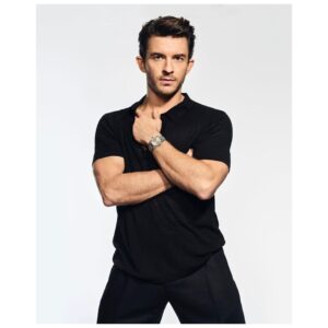 Jonathan Bailey Instagram - Having spent the last couple of years getting to know and appreciate @omega ‘s dedication to excellence, sophistication and authenticity… I am thrilled to be joining the family as a naughty little brother. 

 

#OMEGA #OMEGAmychoice #AquaTerraShades
