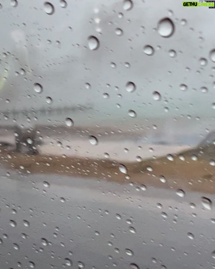 Jonathan Daviss Instagram - Rainy trip to the Bahamas 🇧🇸 @armanibeauty