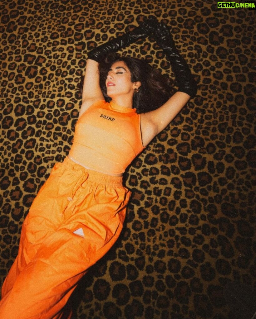 Jonita Gandhi Instagram - Jonita.rawr 🐆 Photos @kartikkher Styled by @akankshakawediastyle Outfit @thesaikostudio Jacket @labelrsvp Jewellery @the.fun.company Boots @londonrag_in
