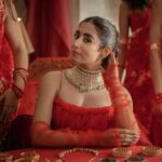 Jonita Gandhi Instagram - that 👏🏼 that 👏🏼 that 👏🏼 that 👏🏼 that 💃🏻💃🏻💃🏻 @anna_maria_barber, @ak.aqua_, @hennathefaery 📸 @epicmoments_photography_ @uvi.28 @julien.filmmaker