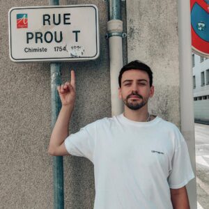 Jordan Rondelli Instagram - 🍀 Concours 🍀

J’ai reproduis 2 photos que vous m’avez proposé en story, dont la deuxième avec le google Pixel 6A @madebygoogle et on vous en fait gagner un ! Y’a aussi 1 paire de Buds pro à gagner 👌🏻

Pleins de possibilités dispos pour le mode photo, toutes les apps Google, 72h d’autonomie, un bon tel abordable pour la rentrée ! 

Pour participer :
- Liker le post
- Follow @madebygoogle
- Follow @joyca
- Mentionner 2 personnes, une qui aurait pu faire la première photo, et une qui aurait pu faire la deuxième

Concours ouvert en France uniquement 

Refs photo :
Photo 1 : @Kindness_adventure (Photographe sur Angers)
Photo 2 : @Yassencore (Agriculteur en Seine et marne)