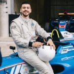 Jordan Rondelli Instagram - Vous avez vu ça certainement, je vais participer au @grandprix_explorer une course de Formule 4 sur le circuit Bugatti du Mans 🤌🏼 Donc en gros je vais taper des pointes à 200km/h et freiner au dernier moment pour prendre des virages bien serré bien slip en XXS. En tous cas vous pouvez le voir dans mon dernier vlog, pour l’instant j’ai enchaîné quelques tête à queue mais normal ça fait partie de ma strat d’évolution genre