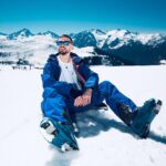 Jordan Rondelli Instagram - Il neige en Avril, c’est le moment de poster ça 💙🔵🏔 Nouvelle vidéo demain 13h qui va vous faire du bien et si vous captez pas pour la coupe, allez voir le dernier vlog sorti hier 👀 Bon week end ☀️ 📸 @la_.debrouille