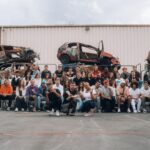 Jordan Rondelli Instagram - Tournage le jour des 6 ans de la chaîne 🎂 Merci à tous et toutes d’être là depuis si longtemps, à la base c’était même pas un tournage prévu pour les 6 ans, c’est tombé par hasard mais en écrivant ce post je réalise encore tout ce qui m’arrive et c’est en grande partie grâce à vous. Vous aimez mon contenu et ma personnalité, des fois juste l’un ou juste l’autre, des fois aucun des deux (srx ?). Depuis 6 ans pour certains et certaines, vous avez vu des vidéos qui vous ont réconfortées pendant des moments difficiles de vos vies ou juste divertis le temps d’un dimanche. J’en ai tourné dans des moments difficiles aussi et dans des moments plus heureux ! Ce qui est sur c’est que vous me permettez de vivre des choses que j’aurais jamais osé m’imaginer pouvoir vivre et je veux faire en sorte de vous régaler le plus longtemps possible encore, je veux tenter des trucs, je veux me planter et apprendre, je veux sortir des dingueries, je veux accomplir tout ce que j’ai en tête, aller au bout de mes idées et évidemment je veux le faire pour moi, avec vous, et pour toutes les personnes qui croient en moi. Merci encore du soutien, je pensais pas écrire autant parce que j’ai l’habitude de pas trop parler de tout ça ou juste en surface (par modestie, habitude, ou peut être parce que je me dis parfois qu’avec les réseaux, dans un texte comme ça ou même devant la cam, qu’on soit sincère ou pas, si on s’y prend bien de toutes façons ça se verra pas) mais là j’avais envie, et c’est sincère (fake ou pas ? débattez). Ça m’arrive parfois d’oublier pendant un moment que derrière les stats, c’est des vrais personnes qui sont là mais vous me le rappelez quand je vous rencontre au hasard dans la rue, pendant des évents ou simplement avec vos DM, commentaires, etc… Bienvenue aux nouveaux et nouvelles qui me découvrent, vous avez pas mal de vidéos à rattraper et y’en a encore beaucoup qui arrivent 🔥👀 📸 : @jules.ctm