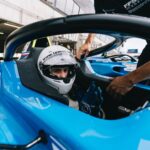 Jordan Rondelli Instagram - Vous avez vu ça certainement, je vais participer au @grandprix_explorer une course de Formule 4 sur le circuit Bugatti du Mans 🤌🏼 Donc en gros je vais taper des pointes à 200km/h et freiner au dernier moment pour prendre des virages bien serré bien slip en XXS. En tous cas vous pouvez le voir dans mon dernier vlog, pour l’instant j’ai enchaîné quelques tête à queue mais normal ça fait partie de ma strat d’évolution genre