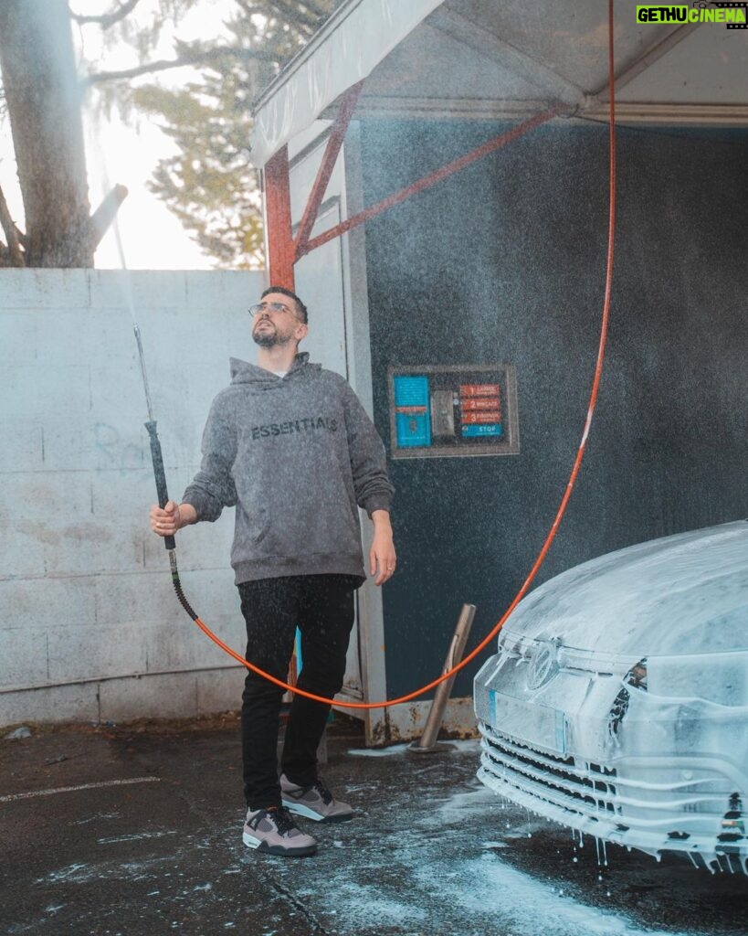 Jordan Rondelli Instagram - Car Wash de ma voiture et de moi dans la dernière slide 🧼🚗 📸 @jules.ctm