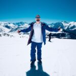 Jordan Rondelli Instagram - Il neige en Avril, c’est le moment de poster ça 💙🔵🏔 Nouvelle vidéo demain 13h qui va vous faire du bien et si vous captez pas pour la coupe, allez voir le dernier vlog sorti hier 👀 Bon week end ☀️ 📸 @la_.debrouille