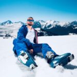 Jordan Rondelli Instagram - Il neige en Avril, c’est le moment de poster ça 💙🔵🏔 Nouvelle vidéo demain 13h qui va vous faire du bien et si vous captez pas pour la coupe, allez voir le dernier vlog sorti hier 👀 Bon week end ☀️ 📸 @la_.debrouille