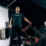 Jordan Rondelli Instagram - JEU CONCOURS : 1000€ à gagner sur @veepee_fr 🤩 Je vous explique, j’étais sur un shooting pour @veepee_FR justement et le photographe m’a avoué ne pas connaître… J’ai pété les plombs. Comment on peut passer à côté d’un site qui propose des ventes privées (vêtements, maison, sport…) avec des réductions allant jusqu’à 70% ??? Pour me calmer, j’ai décidé de faire ce jeu concours. Pour participer : - Follow @joyca et @veepee_FR - Like ce post - Tag 1 personne avec qui TU NE PEUX PAS t’embrouiller 📸 désolé @jules.ctm