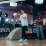 Jordan Rondelli Instagram – La partie de bowling la plus chère 🎳 
Vidéo dispo sur ma chaîne ✌🏼

📸 @jules.ctm 
Merci à @silverbowlangers