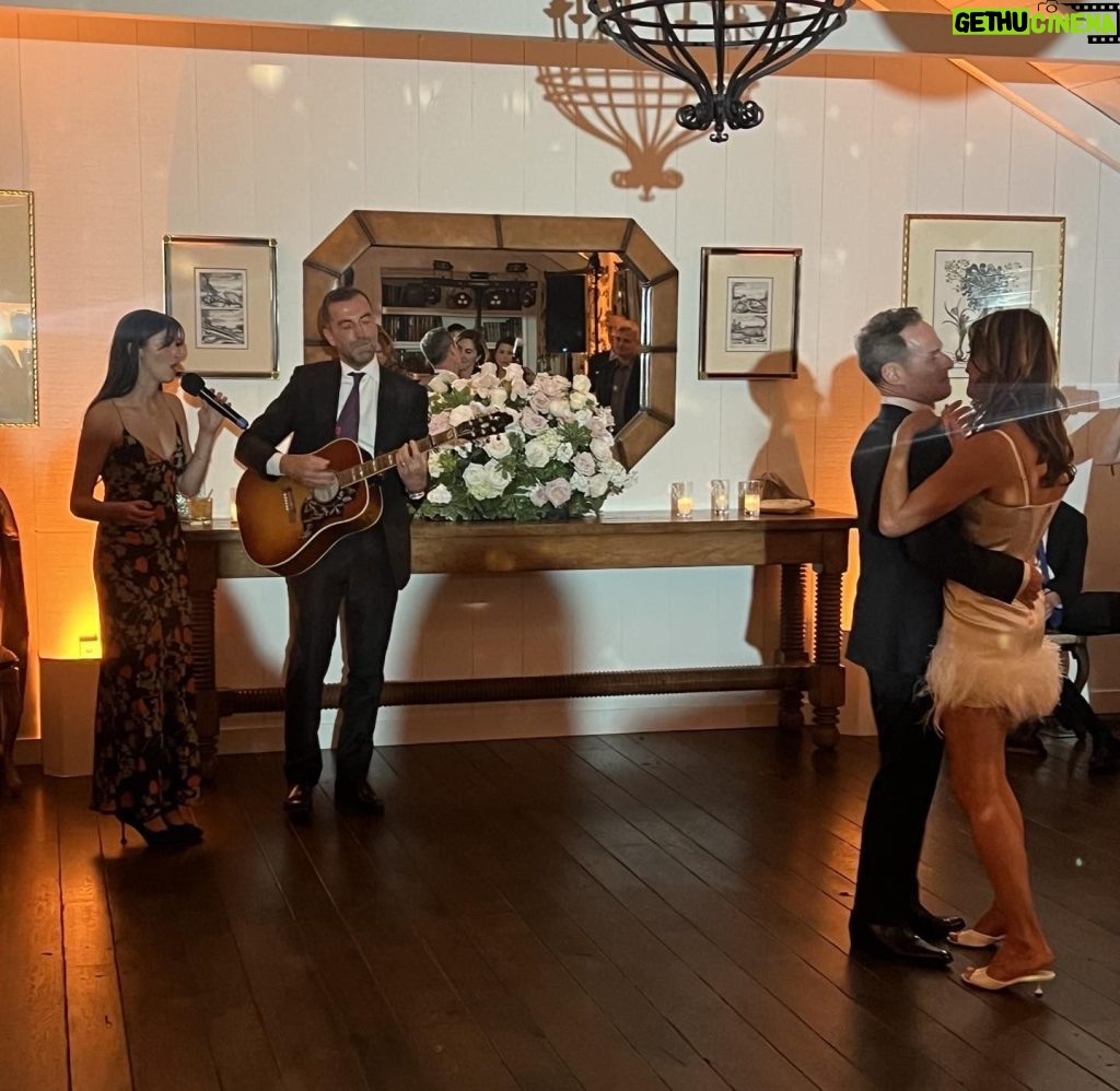 Jordana Brewster Instagram - @gmmorfit and @sofia.e.schuster serenading the beautiful newlyweds @kerrifromsb and Brad singer ❤️❤️❤️❤️❤️❤️❤️