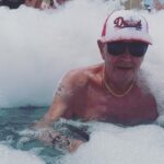 Jordi Wild Instagram - Con mi padre en una fiesta de la espuma, uno de los momentos más epicamente surrealistas de mi vida. Atentos al último vídeo por favor 🛁😂
