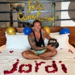 Jordi Wild Instagram - Nos hacemos viejos pero más sabrosos cada año. Os mando un beso a todos y todas, mil gracias por todas las cariñosas felicitaciones. ¡Os quiero! En poquito, ya regreso a las pantallas 👀