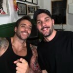 Jordi Wild Instagram - Empezando a tatuar todo el otro brazo con dos tatuadores a la vez… #NoPainNoGain