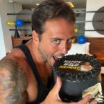 Jordi Wild Instagram - Nos hacemos viejos pero más sabrosos cada año. Os mando un beso a todos y todas, mil gracias por todas las cariñosas felicitaciones. ¡Os quiero! En poquito, ya regreso a las pantallas 👀