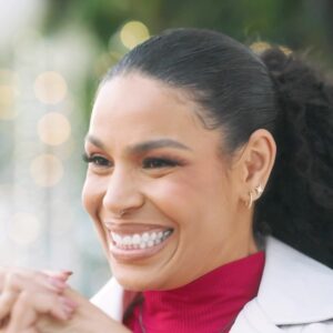 Jordin Sparks Instagram - 🎄The holidays are here aaaand this season I’m spreading joy to 3 families by transforming their homes into winter wonderlands ❄️, all with a little help from @HomeDepot! I even have a few tips and tricks for your own home along the way! Catch all the action on my new show Merry & Bright, only on @VIZIO Smart TVs and the VIZIO YouTube channel!https://vizio.tv/JordinSparks💫🤍