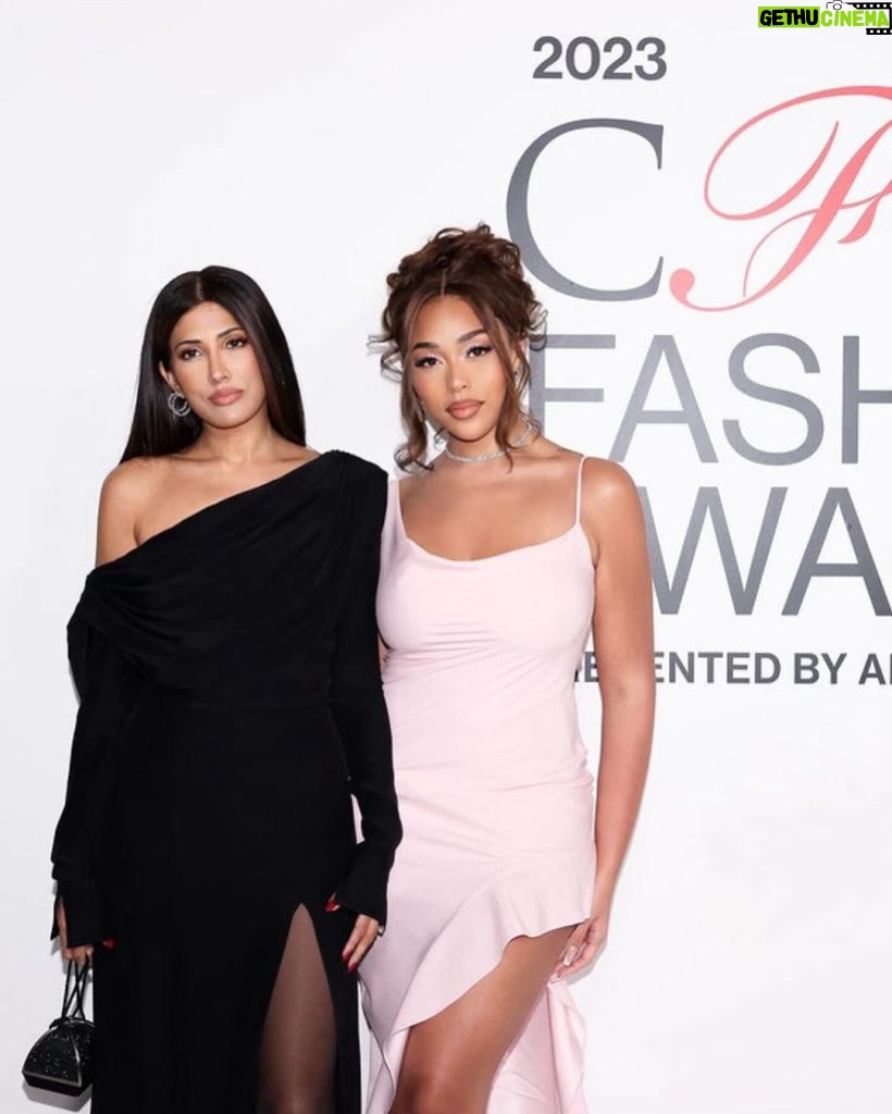 Jordyn Woods Instagram - Night at the museum with @cfda Thank you so much for dressing me and taking me to my first CFDAS @azeeza @azeezaofficial 💗what a night