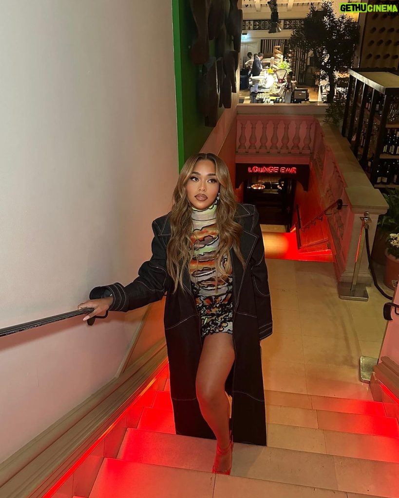 Jordyn Woods Instagram - a perfect night with @theperfectmagazine & @maisonvalentino ☺️ Hair by: @hausofshee London, United Kingdom