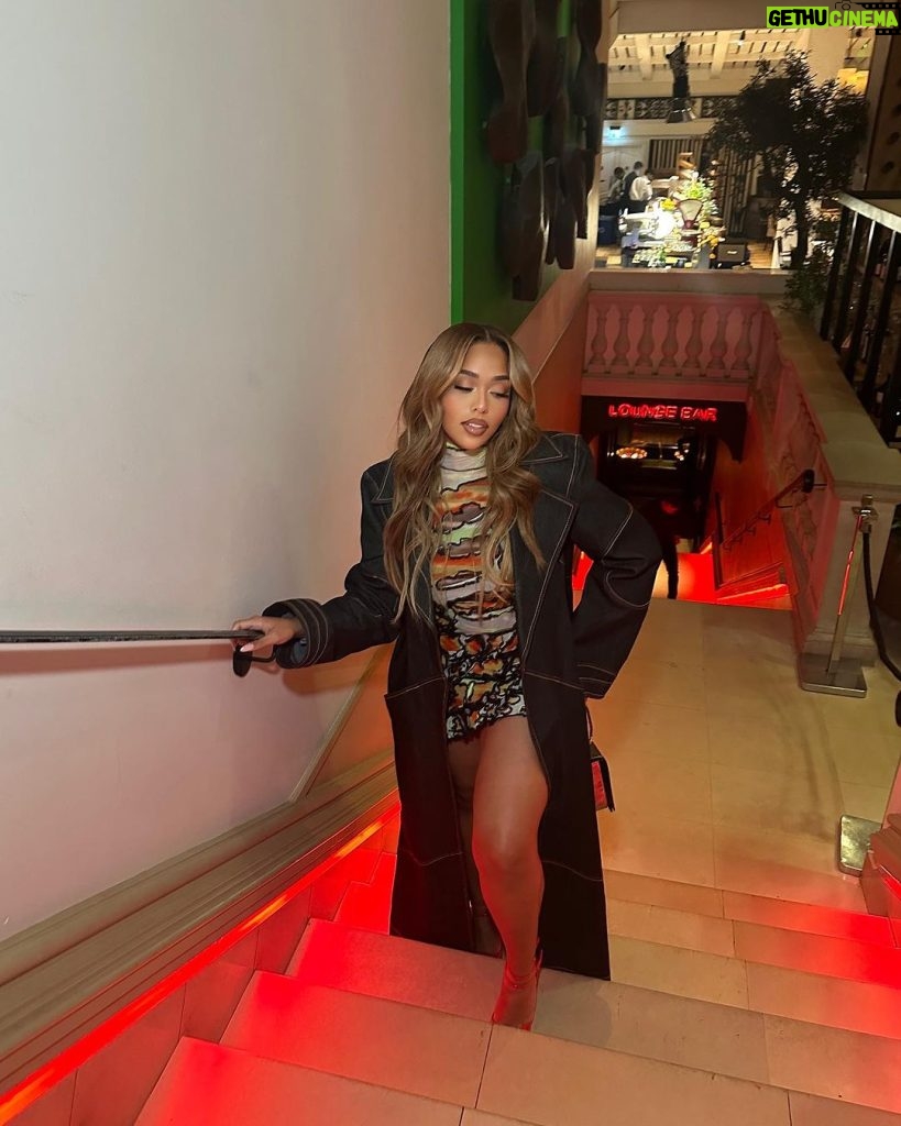 Jordyn Woods Instagram - a perfect night with @theperfectmagazine & @maisonvalentino ☺️ Hair by: @hausofshee London, United Kingdom