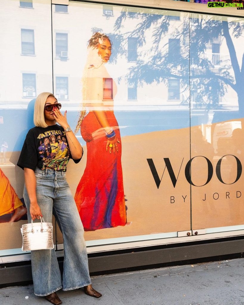 Jordyn Woods Instagram - I have the most thoughtful people in my life🤍 my man and team surprised me with @woodsbyjordyn billboards all around NY during fashion week! I cried like a baby😭 love you with all my heart! @karltowns New York, New York