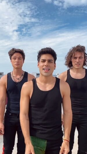 Jorge Blanco Instagram - Ya tenemos bailecito nuevo para este 15 de Septiembre! Queremos ver sus pasos :D #papasporencargo