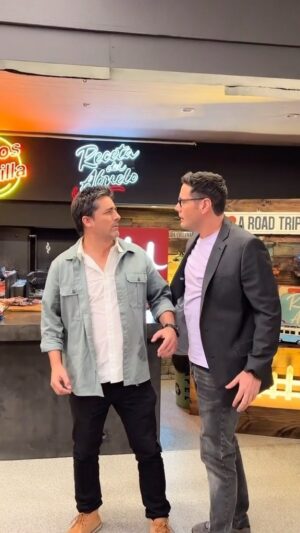 Jorge Zabaleta Instagram - MAMONES REMIX 😎

Este domingo 27 agosto, no te pierdas el primer episodio de la Temporada 3 de Socios de la Parrilla 🍔🥓 estamos ansiosos, pero muy contentos.

Nos vemos después de Teletrece📺