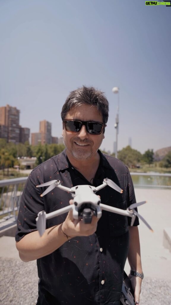 Jorge Zabaleta Instagram - El maravilloso mini 4 pro de @djiglobal 🚀 Es el mini de 249 gr con la cámara más avanzada hasta la fecha, que te permite grabar en 4K hasta 100 fps y nos ayuda que la grabación sea mucho más fácil con su opción de video en horizontal o vertical. ¡Crear contenido nunca fue tan fácil! Y el mini 4 pro te ayudará a que tu contenido sea aún más PRO 😎🔥 Puedes encontrarlo en www.picslabstore.cl 🧑‍🚀 #dji #djimini4pro #dronephotography #djiglobal_official