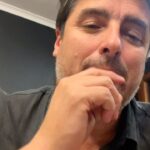 Jorge Zabaleta Instagram - NI TAN SOCIOS el podcadt (4to capítulo no 3ro me equivoqué, léase como Popin) en SOCIOS EL CANAL en Youtube y en Spotify con @pedroruminot y @franciscosaavedr (Dejé enlace en mis historias) Y de pasada les comparto este temazo de corey heart, sunglasses at nigth.