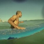 José Aldo Instagram - Sextou e é dia de surf.. pra quem? 😅 Vocês me pediram e então está aí o dia que eu entrei na onda com esse irmão! #aldoescooby #surf