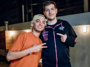 José Leonardo Broianigo Muñoz Instagram - Celebrando mi primer evento con estos genios, un honor compartir con ellos 💕 Por fin estrenamos la casa como se debe 😂