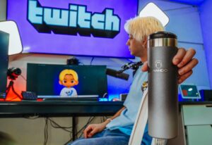José Leonardo Broianigo Muñoz Instagram - Ahora soy streamer 😳 Después de 5 años en Youtube, decidí entrar en otro mundo, asumir nuevos retos. Sé que será un largo camino, pero todo saldrá bien gracias al cariño de ustedes. Estoy ahora mismo en directo en mi canal, búscalo en mi bio o en el buscador de Twitch como Nando. Los amo 💕
