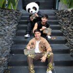 José Leonardo Broianigo Muñoz Instagram - Los Beatles de YouTube 🎸 caminamos juntos hasta los 50m? Soy feliz de lograrlo con ustedes y mis mejores amigos. No pido más 💕 Demostremos al mundo el poder aventurero.