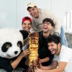 José Leonardo Broianigo Muñoz Instagram - La TORRE más alta DE HOTCAKES (pancakes) @losdenam @medicenyolo @nandoweee @pandaaventurero • ⚠️(Advertimos que NO hubo ni el más mínimo desperdicio de alimentos fue el desayuno y merienda de nuestros equipos de trabajo)⚠️ • INGREDIENTES: ▪️24 huevos. ▪️2 litros de leche. ▪️24 tazas de harina de trigo. ▪️1/2 taza de mantequilla derretida. ▪️1/4 de taza de sal. ▪️1/2 taza de azúcar. ▪️Chocolate para untar. • #receta #hotcakes #pancakes #yoloaventuras #losdeñam