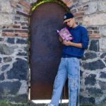 José Leonardo Broianigo Muñoz Instagram - Sacamos nuevo libro!! “Yolo Aventuras, los impostores del espacio” y es mi favorito de los 3, la trama es súper Rick y Morty, multiversos y el final sorpresa 🤫 Ya está en preventa, búscalo en el link de mi perfil. Gracias @planetadelibrosco por todo el apoyo 👉🏻 Mexico City, Mexico