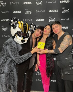 José Leonardo Broianigo Muñoz Instagram - Si pudiera, los escogería para ser mis amigos en todas mis vidas. Feliz de formar parte de Yolo Aventuras 💕 Este premio @eliotmedia a Líder Digital es de todos ustedes, los que están desde el inicio y los que están conociéndonos. Los amo mucho.
