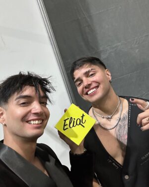 José Leonardo Broianigo Muñoz Instagram - Si pudiera, los escogería para ser mis amigos en todas mis vidas. Feliz de formar parte de Yolo Aventuras 💕 Este premio @eliotmedia a Líder Digital es de todos ustedes, los que están desde el inicio y los que están conociéndonos. Los amo mucho.