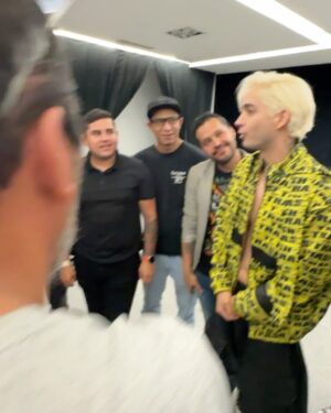 José Leonardo Broianigo Muñoz Instagram - “Gracias por regalarme y regalarnos el día más especial de nuestras vidas” Aún sigo en shock que 6 años después de iniciar este camino, mis amigos y yo nos paramos frente a 3500 personas y dimos un show que quedará en la memoria de todos. Nunca dejen de luchar por sus sueños, te caes, te levantas, te caes y te levantas hasta que lo logres 💕 Foto: @perseosainz