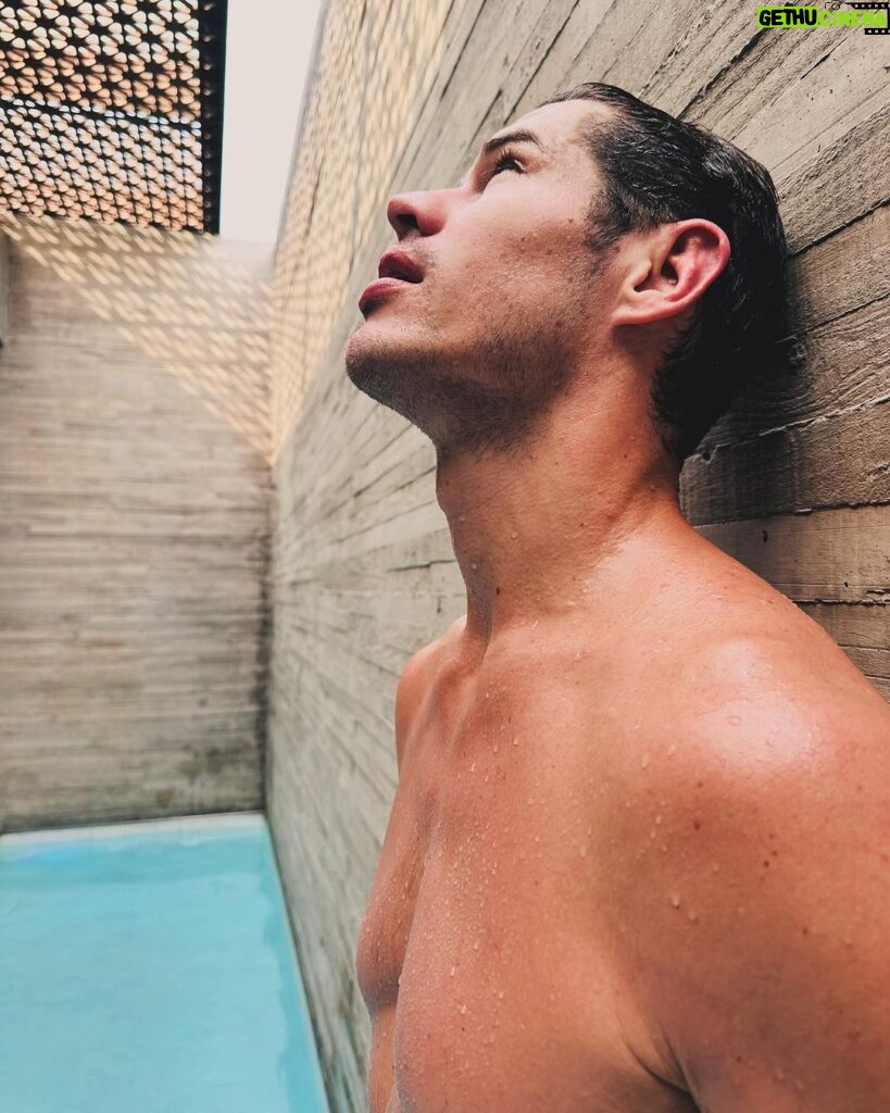 José Loreto Instagram - Dia de princeso!!! 🌬️🤍 @aigaispa