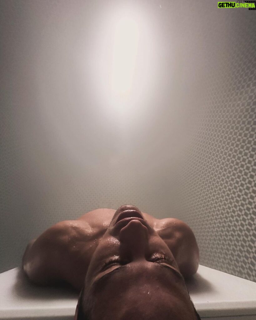 José Loreto Instagram - Dia de princeso!!! 🌬️🤍 @aigaispa